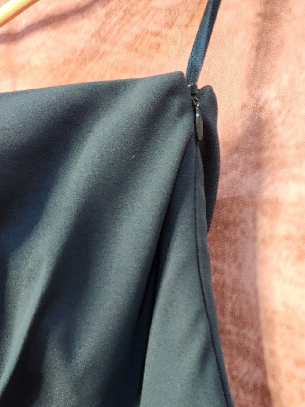 WHITE HOUSE BLACK MARKET Green Draped Crop Top – Asymmetric Hem – Size 00 - Picture 3 of 8